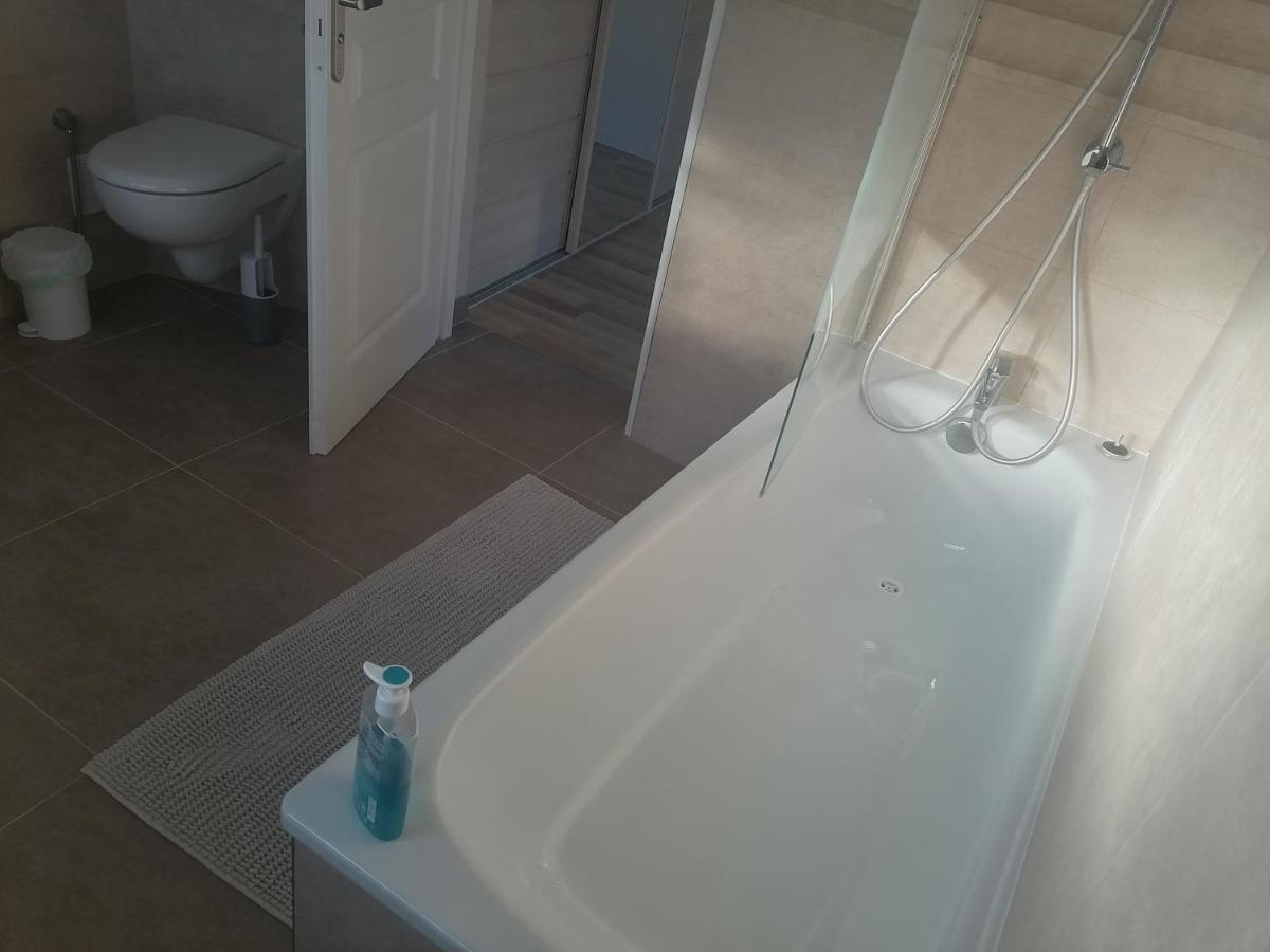 Lille Pres Du Chu Lille Apartment Bagian luar foto